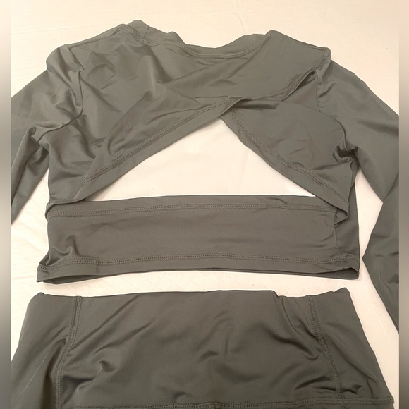 SHEIN Olive Green long sleeved crop top and legging set in Small. - Picture 3 of 7